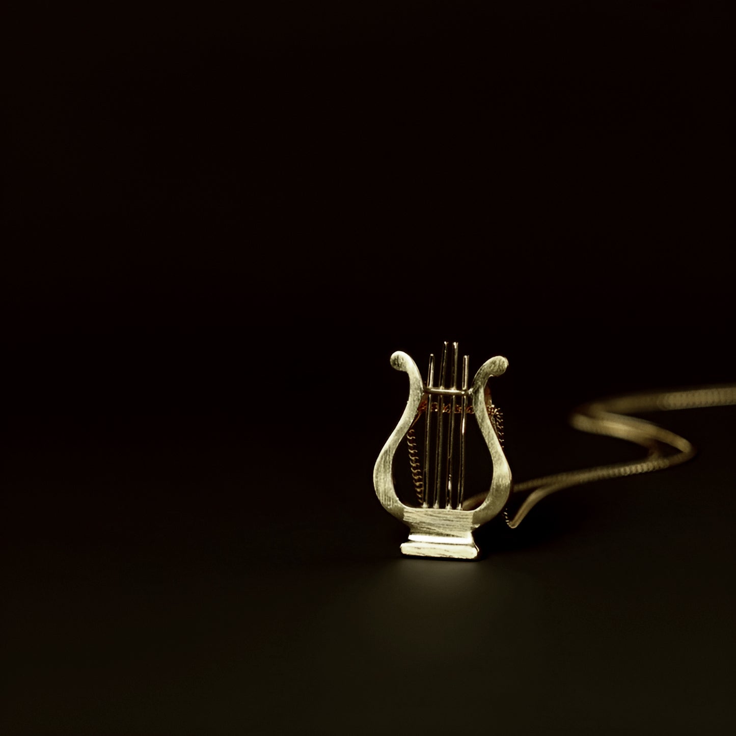 Lyre Pendant, the Song of Time