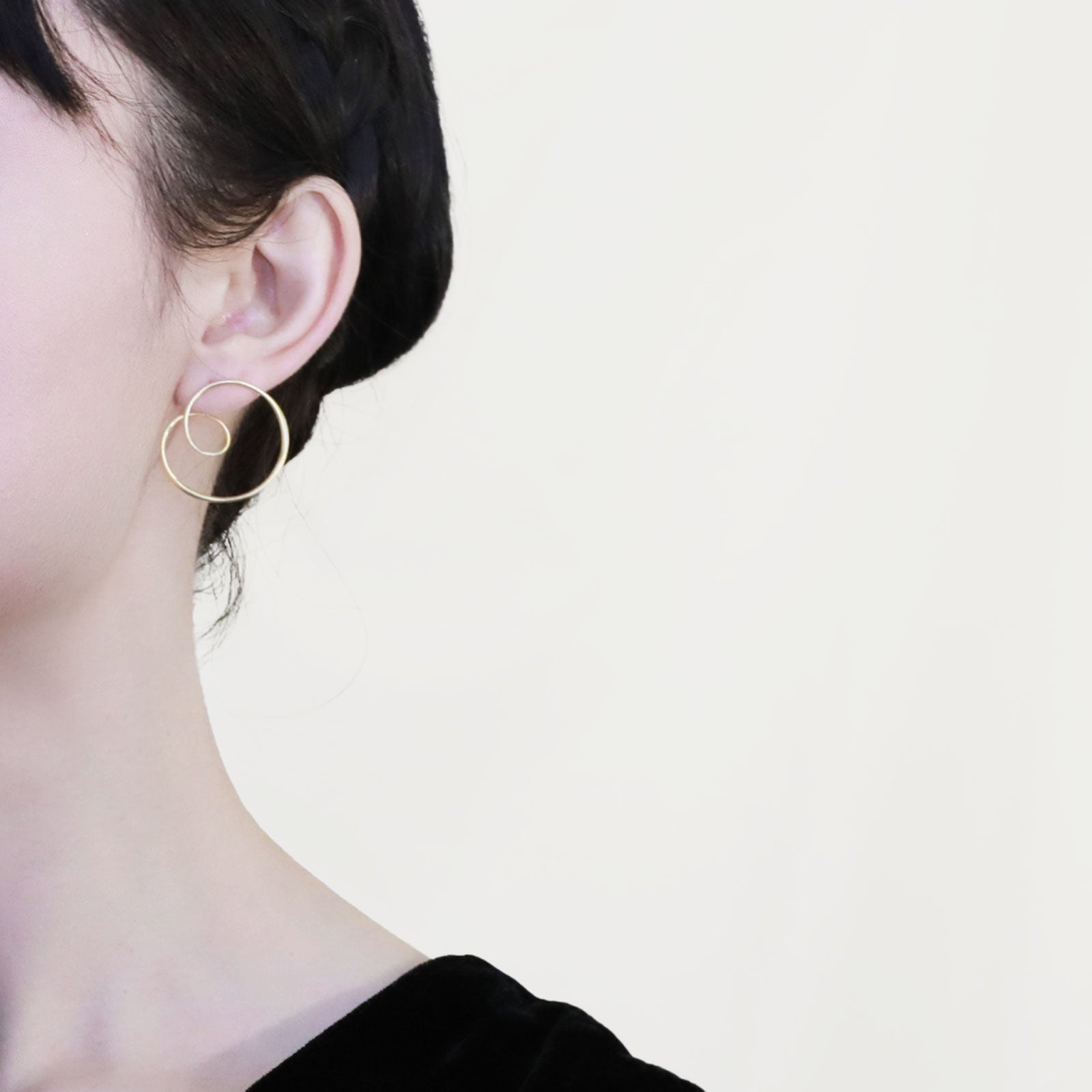 18k gold Debussy Prelude Loop Earrings