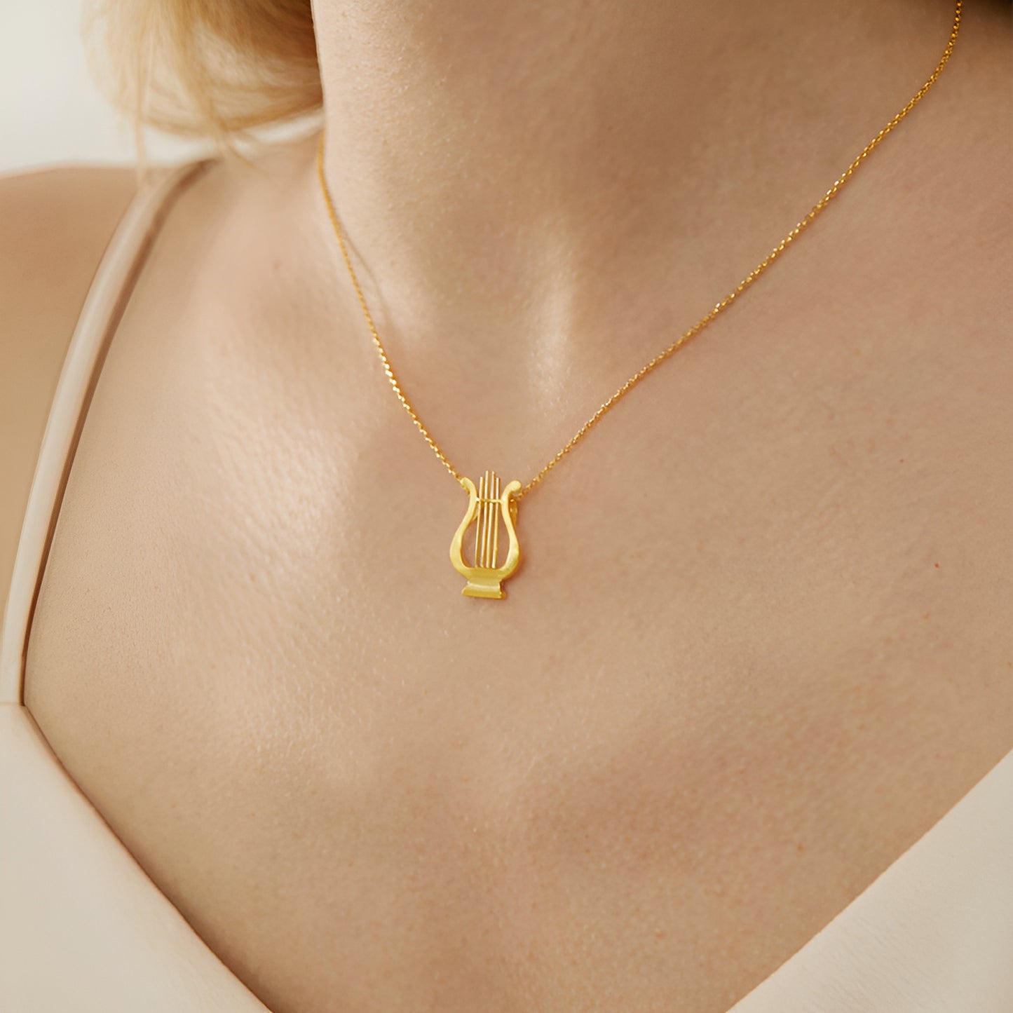 Lyre Pendant, the Song of Time